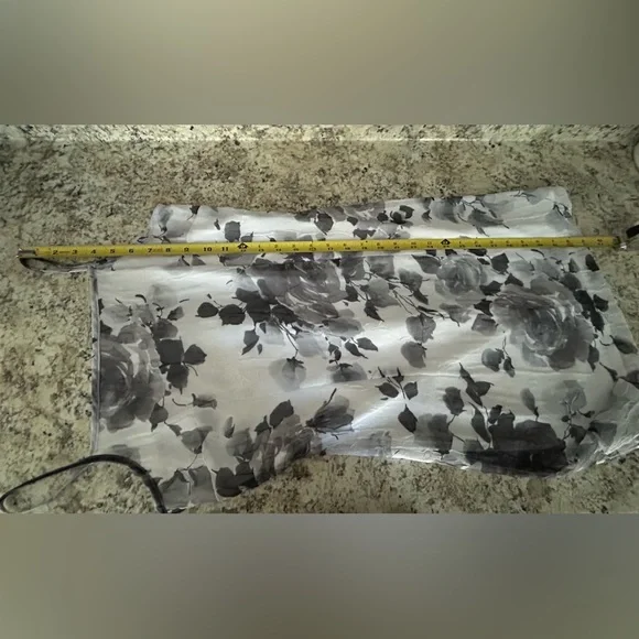 Byer Too Black White Floral Overlay Dress Y2K Size 9 - Picture 9 of 9